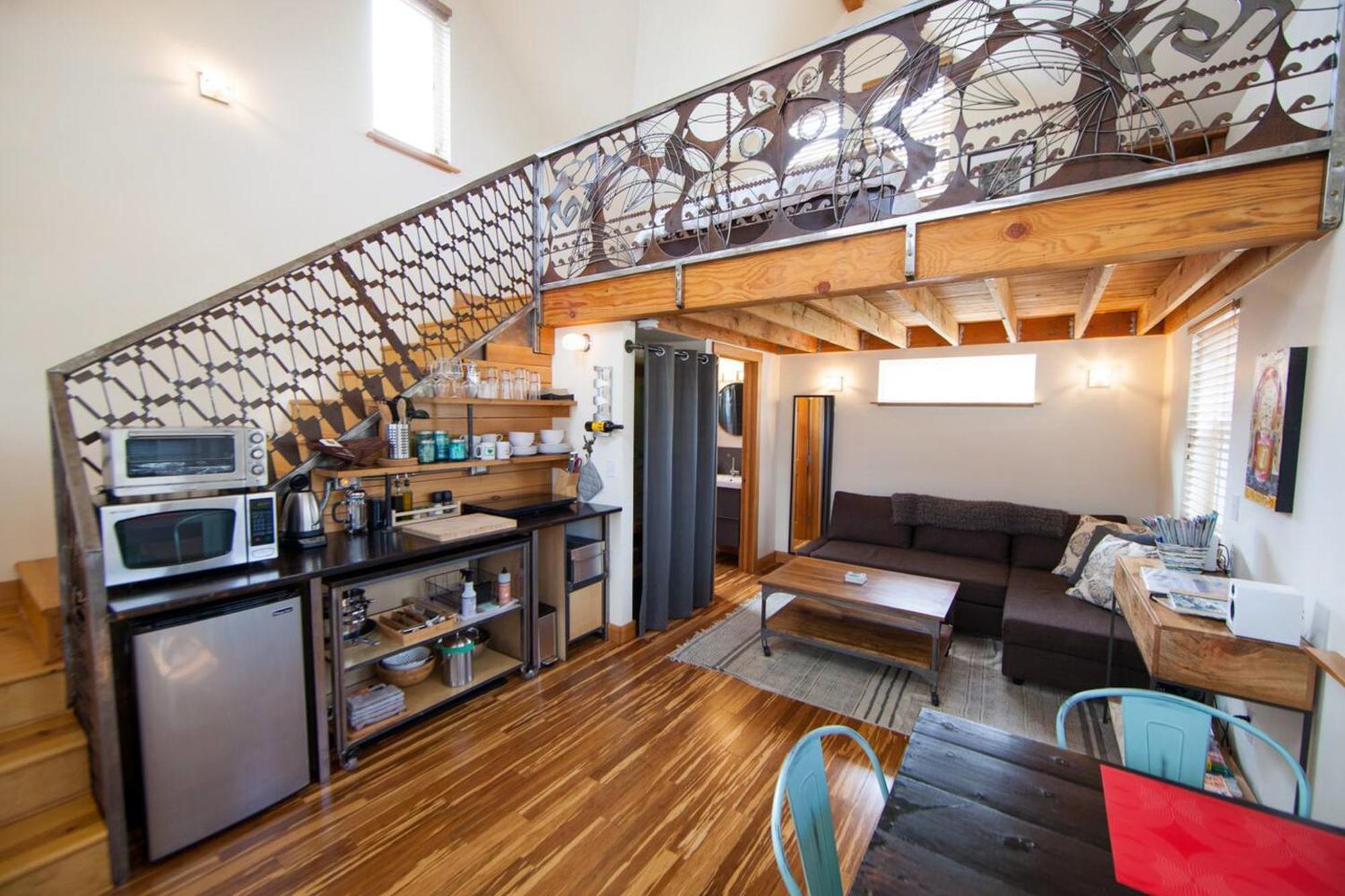 Blue Door Micro-loft Hotel *
